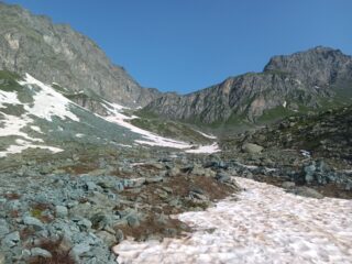 La situazione vista dal fondo del vallone, poco sopra il pian del Re.