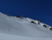 Il pendio nord da noi salito, al centro la Cima del Vallonetto con la diretta nord