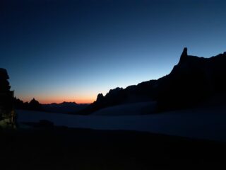 Il Dito del Gigante all'alba dal Rifugio Torino