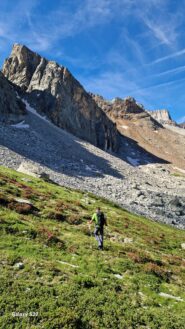 Traverso per arrivare al pendio di sfasciume che sale al colle Sagneres