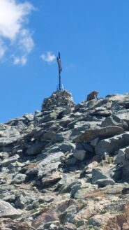 la croce in vista dall'ultimo tratto