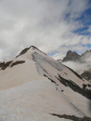 Vista della Punta Kurz dalla sella con il Monte Brulè