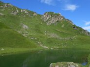 Lago delle Scalette, al centro il passo