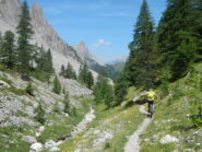 inizio del tratto nel bosco verso gli Chalets des Acles