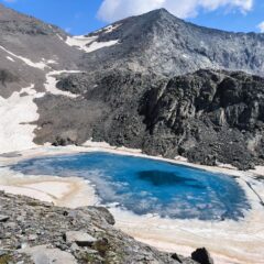 Il lago dell'Autaret, ancora con neve.