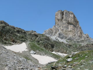 il bec Carrè visto dal versante Ayas nei pressi del lago