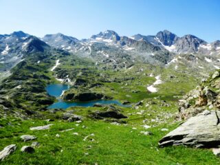 Scendendo dal Blanchette, vista sui laghi