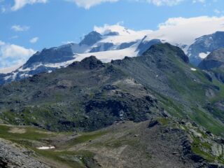 Dalla Motta Occidentale tutto il percorso verso la Orientale, con Breithorn e Piccolo cervino sullo sfondo.