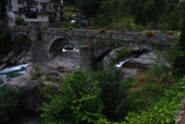 Il ponte sull’Ayasse tra Frassiney (nella foto) e Savin