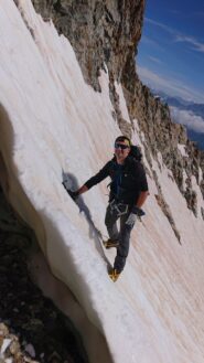 il buco tra la neve e la parete