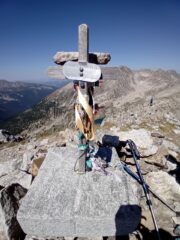 la piccola croce sulla cima