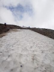 ultimo nevaio residuo ,prima della cima