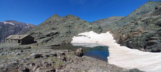 Un altro dei laghi, con il ricovero Moise