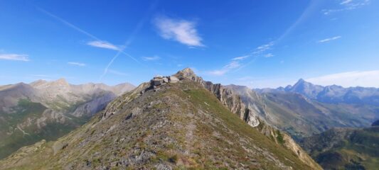 Dal colletto Balma il facile tratto iniziale della cresta