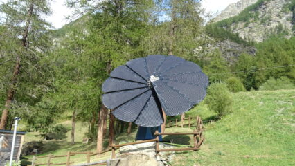 Pannello solare-girasole a Glacier