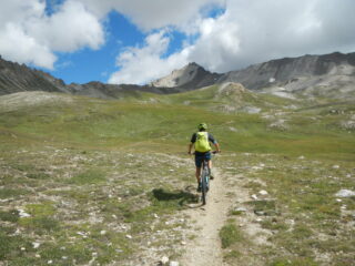 verso il Colle dell'Argentera; sullo sfondo Cima del Vallonetto 