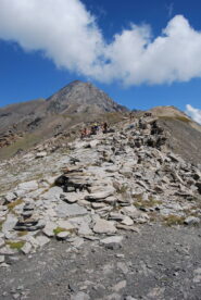 E finalmente al Pas des Invergneux …. La cresta verso la Tersiva, con affollamento di bikers e MTB