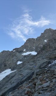 Il punto in cui tagliare il torrente sullo zoccolo basale del Lauteraarhorn 