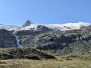 Appena prima del lago dei Seracchi (2400). Il lago è nascosto dietro il costone in primo piano