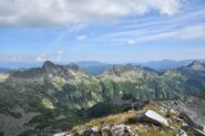 Panorama dal Medaro alla Pioda di Crana. Al centro, sullo sfondo, il Gridone