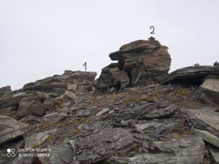 scendendo verso Zube: 1- cima principale; 2- cima facile