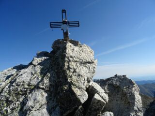 croce piccola su cima principale