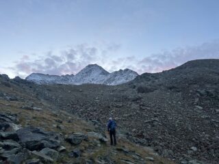 Verso il lago, con la nostra meta in bella vista