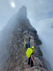 Il primo facile risalto roccioso all'inizio della cresta