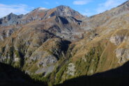 Salendo al Colle Salza: il sentiero 1, sul versante opposto, e il Passo della Bettolina inferiore (2905 m)