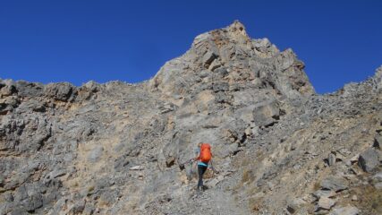 corde fisse nel tratto in comune tra via normale e cresta sud