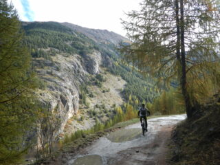 in direzione del Vallon des Ayes