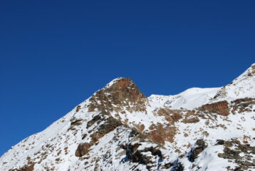 Zoom su cresta e punta col Rifugio Quintino Sella