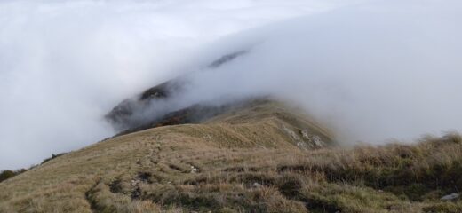 Discesa verso le Caranche per poi entrare nella nebbia 