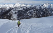 Discesa per le piste da sci chiuse.