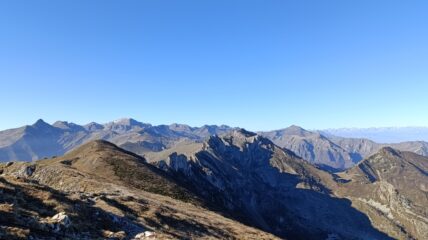 dalla vetta, guardando la cresta delle panne