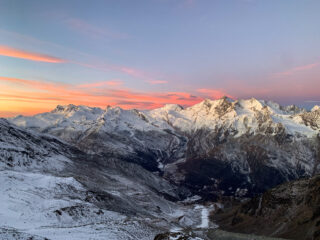 Alba sensazionale su Rosa e alcuni 4000 del Vallese