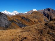 Arrivando al Colletto della Rousse. La Tormotta è esattamente sotto la cupola del M.te Bianco.