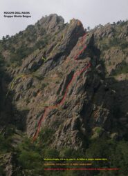 La parete sud-est delle rocche dell'Aguia vista dalla panchina delle Pose du Campanin