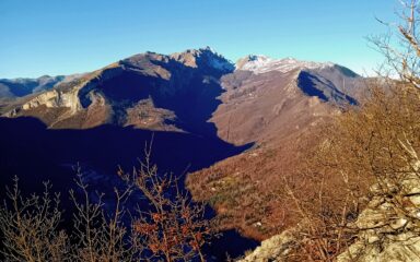 dalla cima vista sul Pizzo d'Ormea  e Antoroto