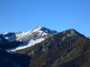 Mondolé con accenni di neve e Monte Merdenzone