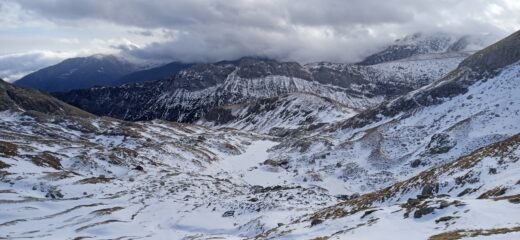 Discesa verso Piaggiabella e il Passo delle Mastrelle 