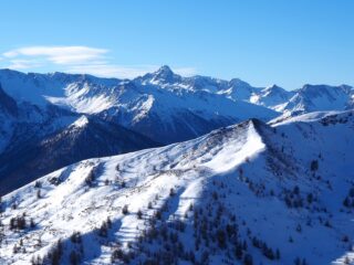 Panorama dai pressi del Pitre de l'Aigle con il Pic de Rochebrune sullo sfondo.